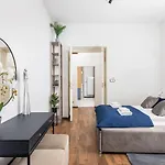 Premium Splendid Old Town - By Upstairs