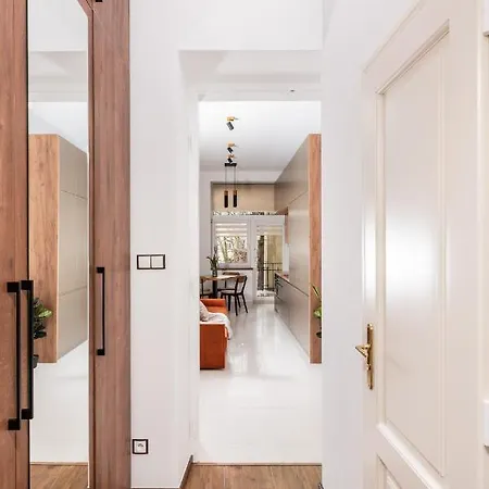 Premium Splendid Old Town - By Upstairs *