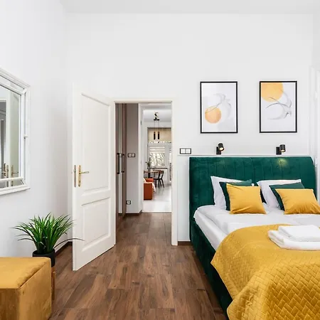 Premium Splendid Old Town - By Upstairs Apartment *