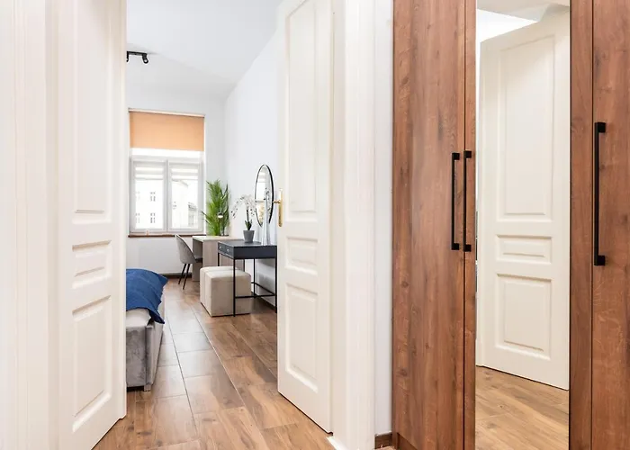 Premium Splendid Old Town - By Upstairs