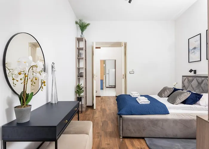 Premium Splendid Old Town - By Upstairs